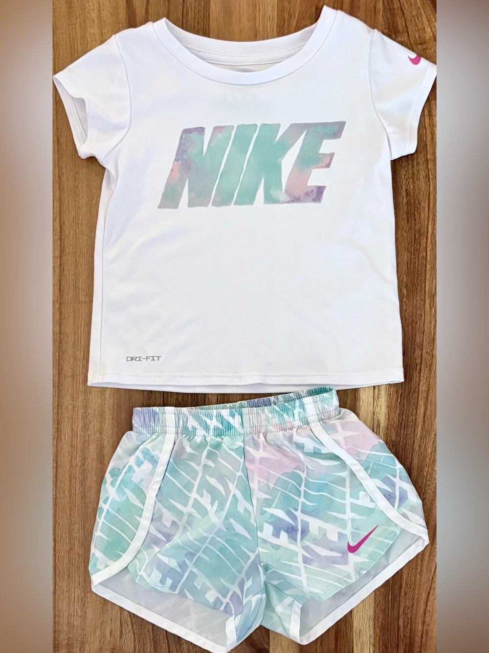 Nike Girls 3T Dri-FIT 2 Piece Athletic Shirt & Shorts Set Pastel